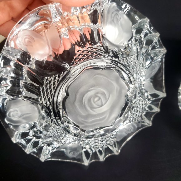 MCM Large Luxe Crystal Cigar Ashtray Cut Glass w/ Centric Frosted Rose & Buds - Picture 8 of 8
